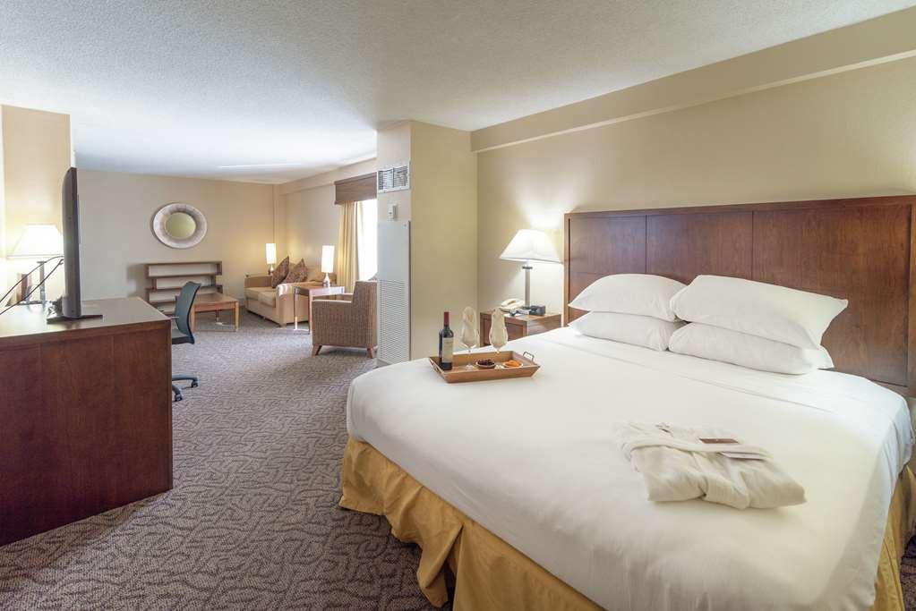Doubletree By Hilton Norfolk Airport Hotel Room photo